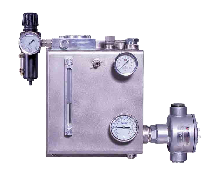 Industrial lubrication system featuring a metallic reservoir with pressure gauges and a flow meter, designed for efficient lubrication in manufacturing processes.